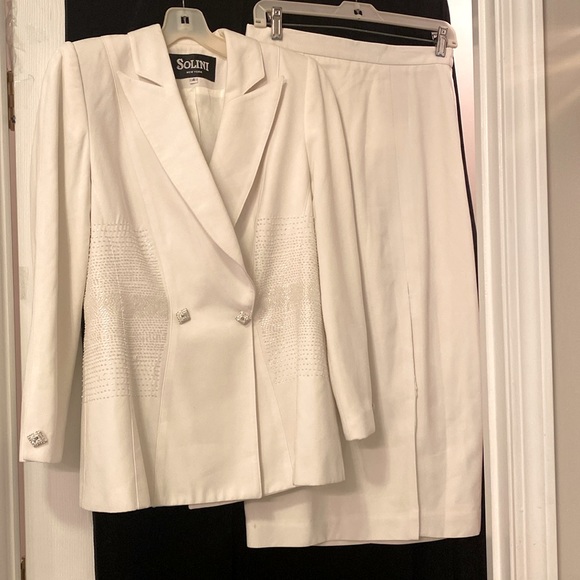 Solini Woman’s Suit, white, size 4 , 2 piece, 2 rhinestone buttons, beaded trim - Picture 2 of 7